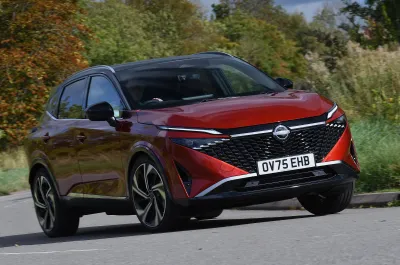 Nissan Qashqai front cornering
